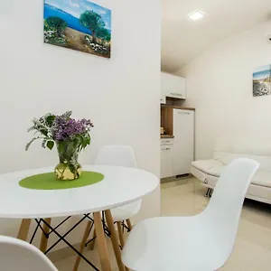 Mira Apartman